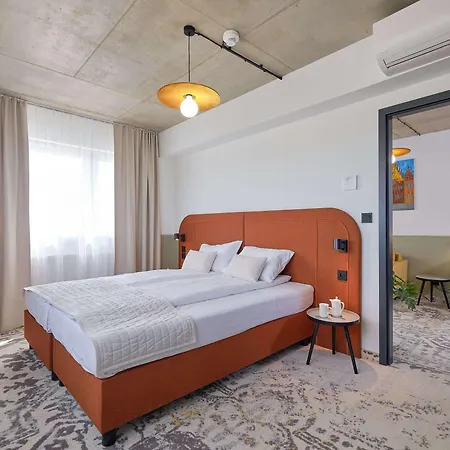 Arche Airport 酒店 3*