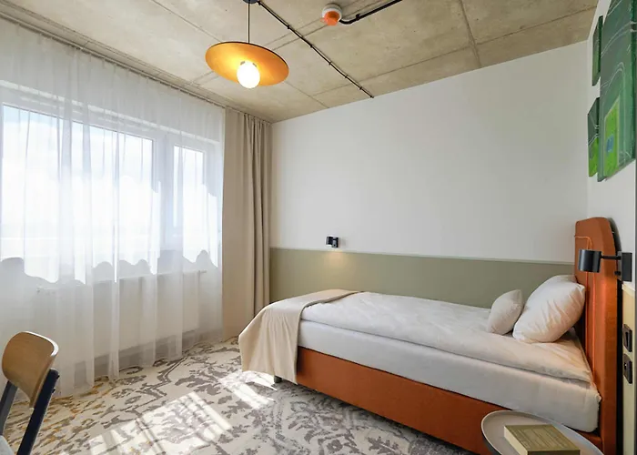 Otel Arche Airport 3*